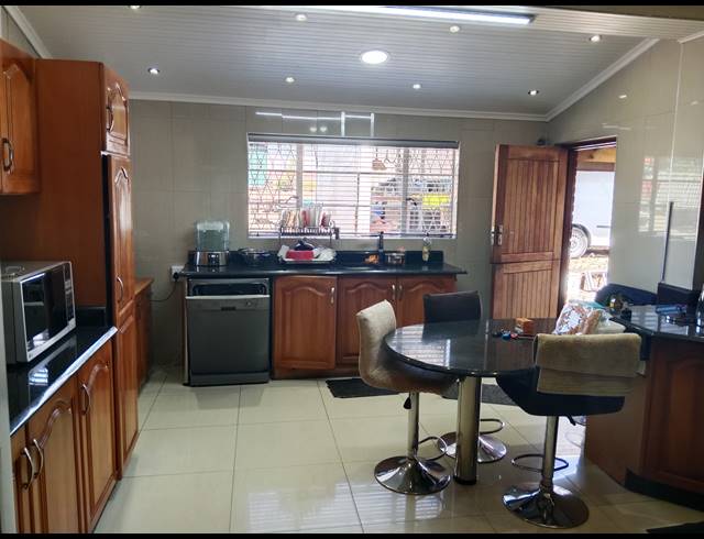 4 BEDROOM HOUSE FOR SALE IN LINCOLN MEADE